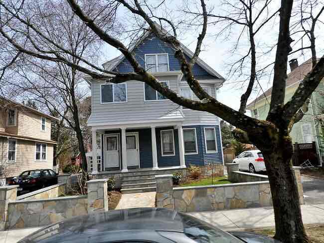 Primary Photo - 133 W Rock Ave