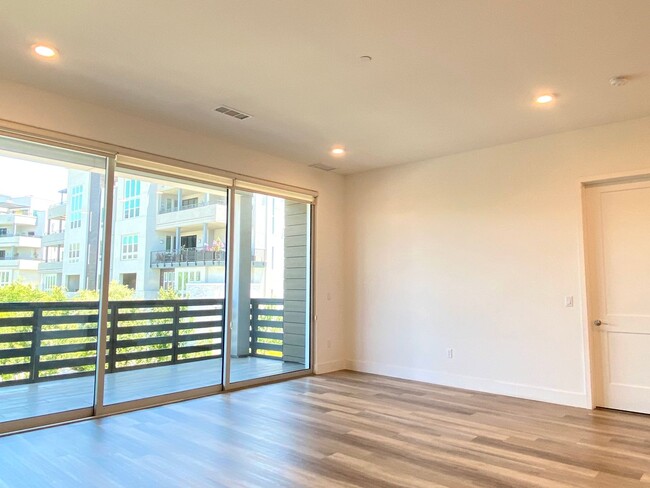 Building Photo - $3690 / 2 BR BRAND NEW PENTHOUSE CONDO AT ...