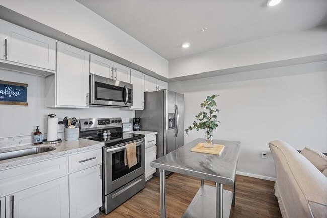 Building Photo - 624 E 32nd St