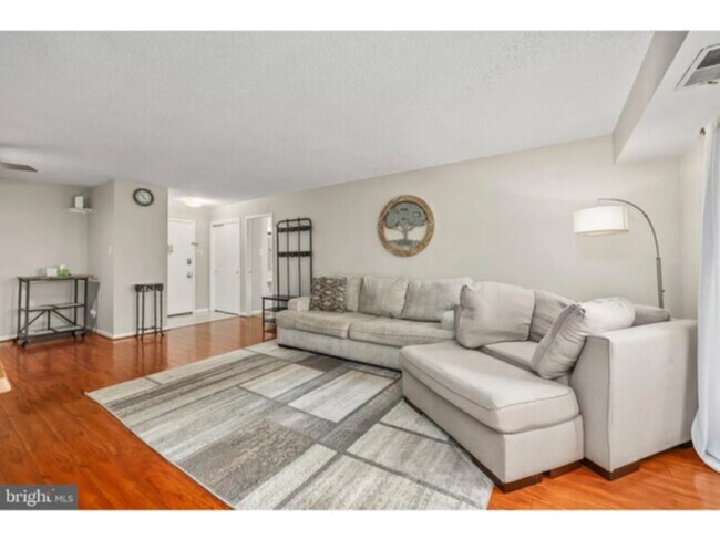 Building Photo - 2 Bed 2 Bathroom for Rent