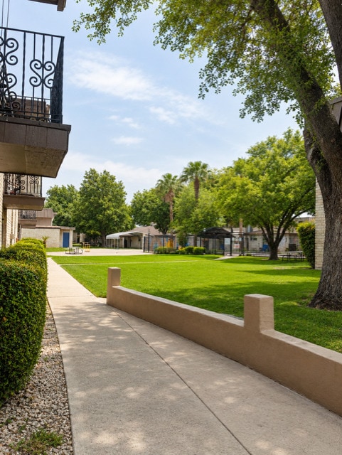Foto del edificio - Camino Del Rey Apartments