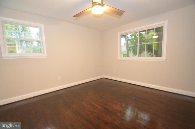 Building Photo - 5200 Kings Park Dr