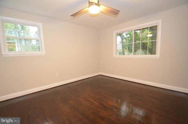 Foto del edificio - 5200 Kings Park Dr