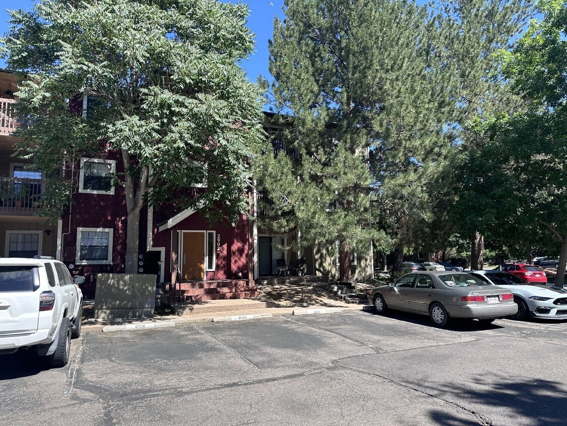 Primary Photo - Lease pending. Updated 2 Bed, 2 Bath Large...