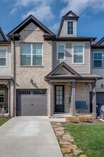 Building Photo - 3125 Sassafras Ln