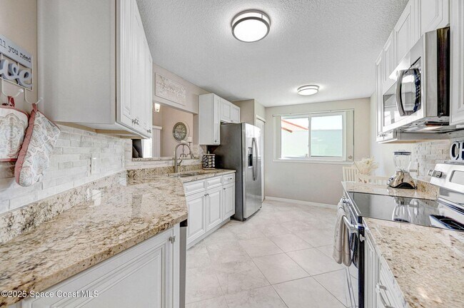 Building Photo - 730 Spring Valley Dr