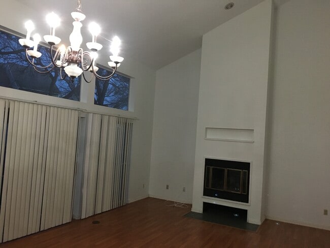 Building Photo - 9206 Rodeo Dr