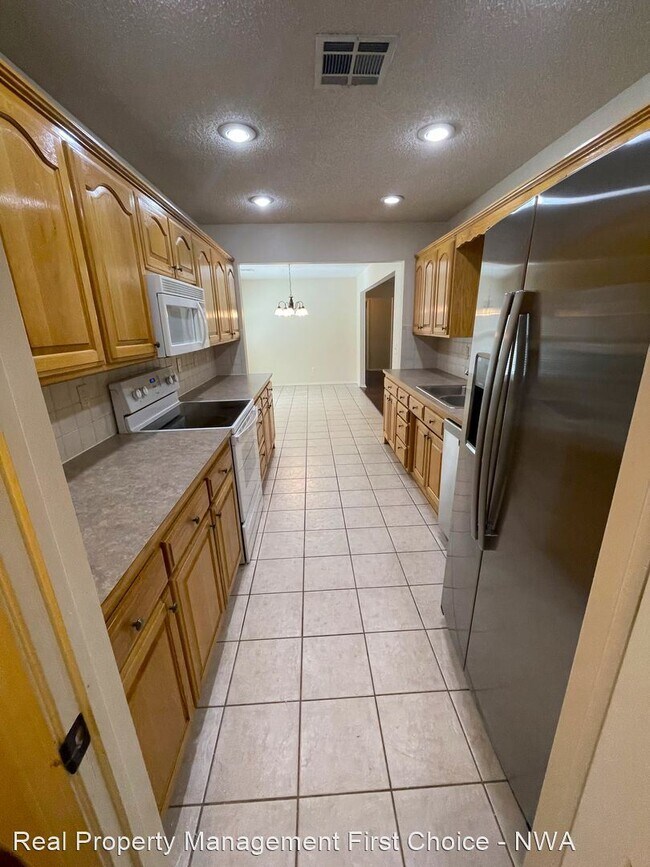 Building Photo - 3 br, 2 bath House - 1904 SW Spruce Rd.