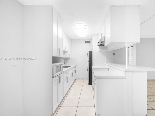 Foto del edificio - 7100 Fairway Dr