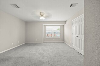 Building Photo - 1520 Sherwood Forest St