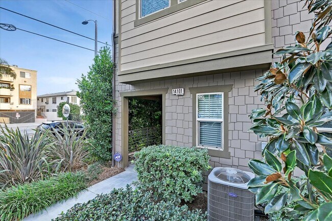 Building Photo - 14101 W Birch Ln