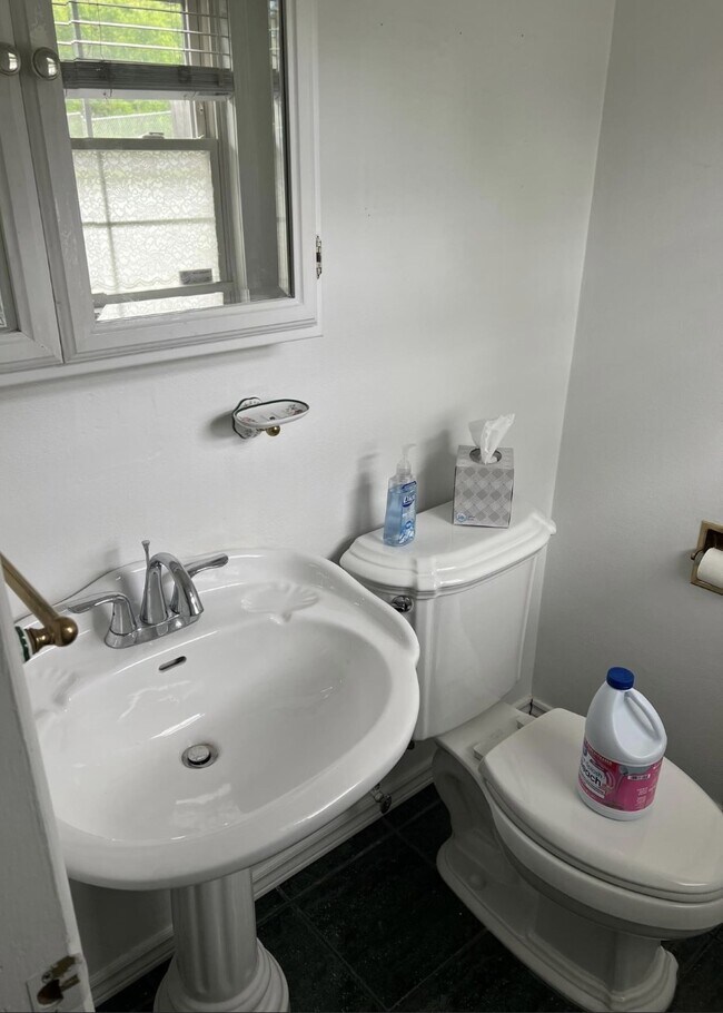 Foto del edificio - 318 Meadowbrook Dr