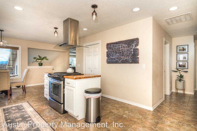 Foto del edificio - 3 br, 2 bath House - 3606 SW Reindeer Avenue