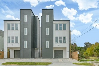 Building Photo - 3808 Ennis St