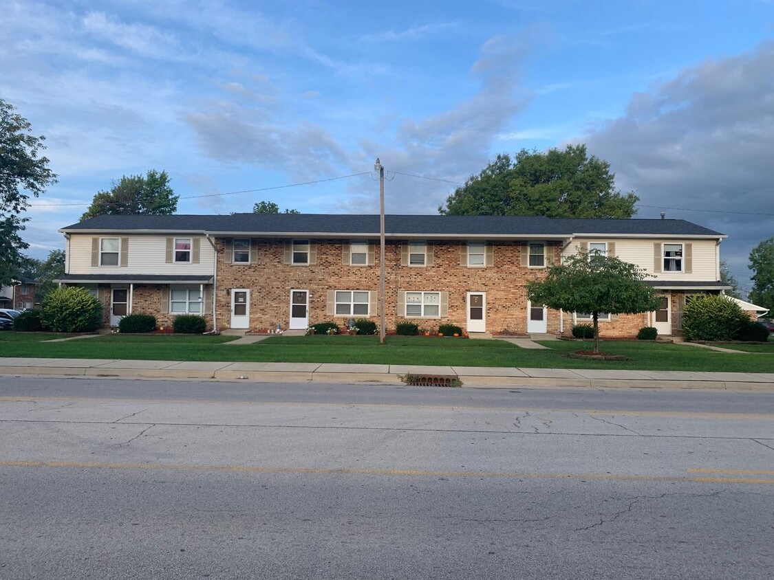 Foto principal - STERLING COURT APARTMENTS