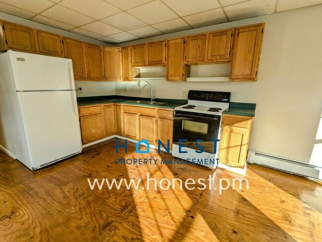 Building Photo - 17 Mechanic St