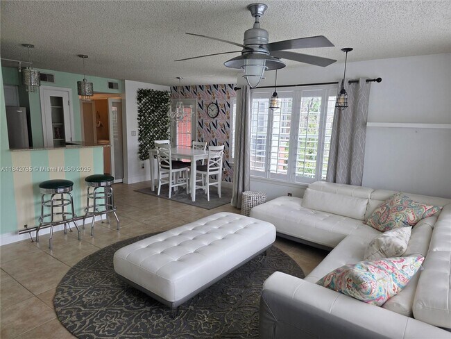 Building Photo - 1365 Crystal Way