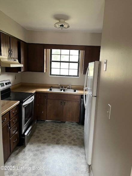 Foto del edificio - 1705 Cliff Ridge Ct