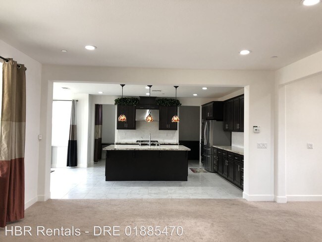 Building Photo - 4 br, 3.5 bath House - 371 W Aldrich Place