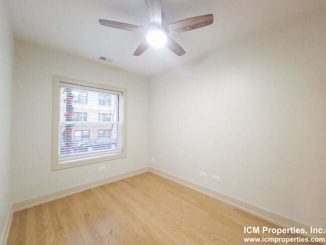 Foto del edificio - 540 W Cornelia Ave