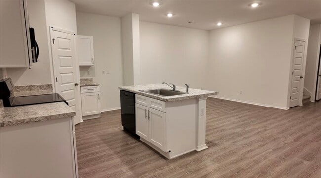 Building Photo - 6705 SW Dignity Ave