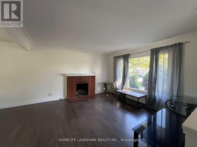 Photo du bâtiment - 11 Byrne Blvd