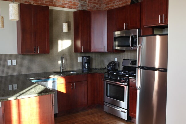 Building Photo - 109 West Third Ave #201