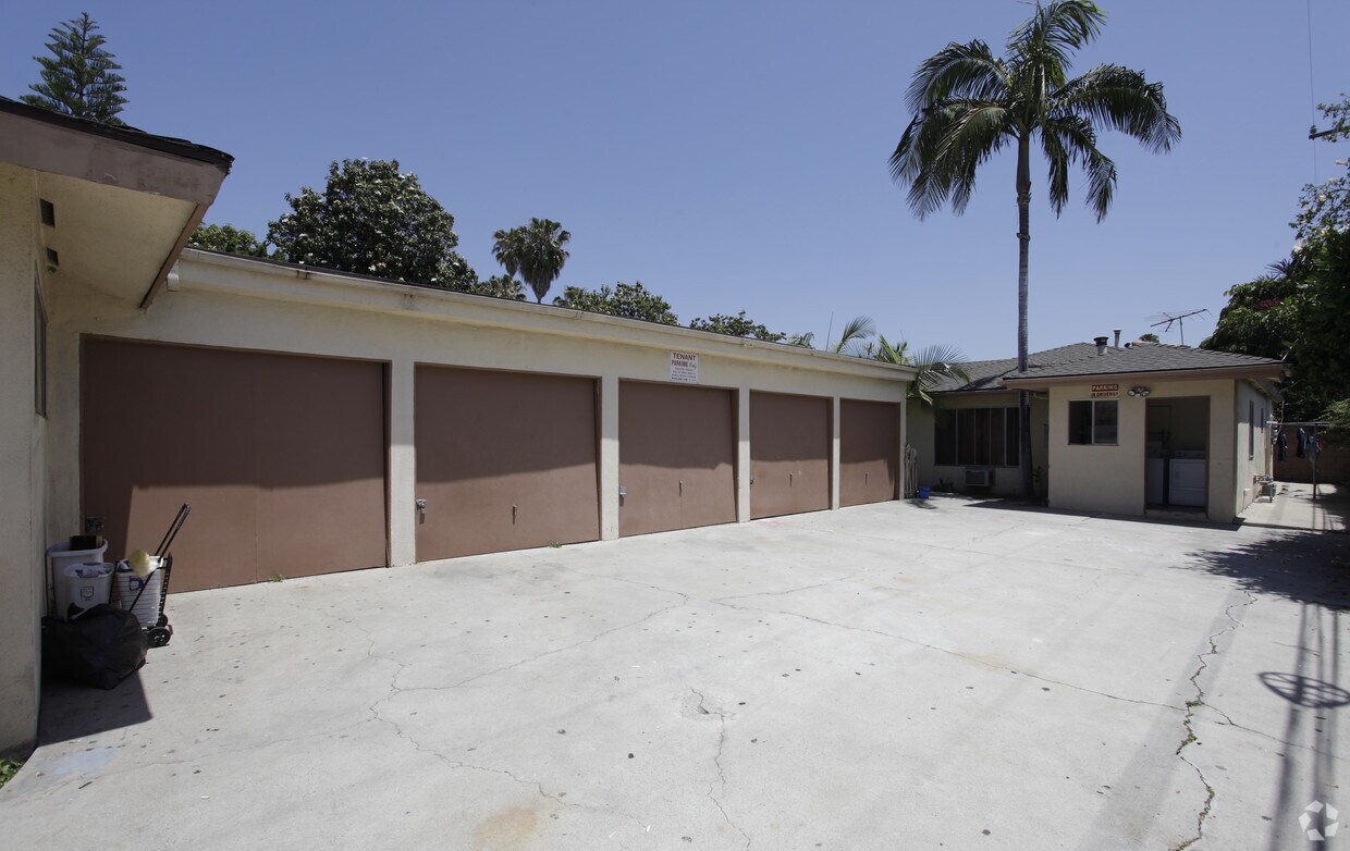 Building Photo - 1330-1332 E Wilshire Ave