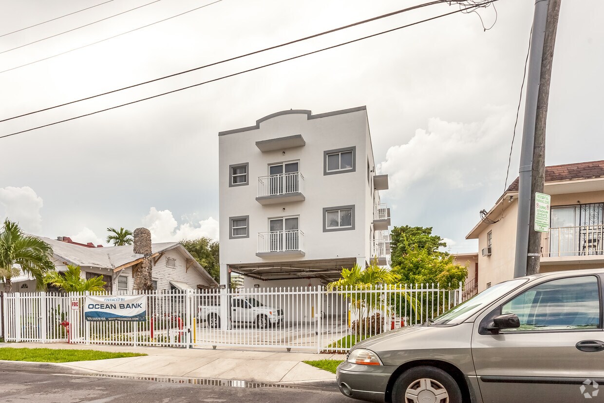 Building Photo - 1244 NW 5th St