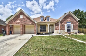 Building Photo - 2354 Oak Pebble
