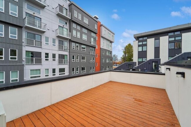 Building Photo - 2 bedroom in Seattle WA 98122