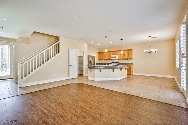 Building Photo - 375 Center Green Dr