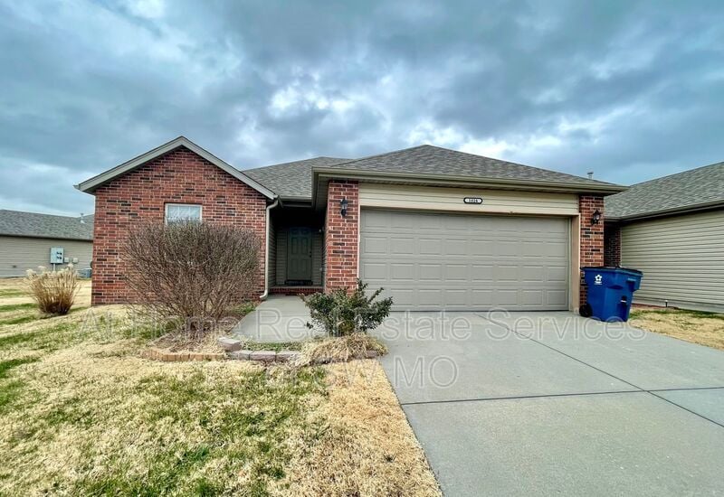 1026 N Oxford Dr, Republic, MO 65738 Condo for Rent in Republic, MO