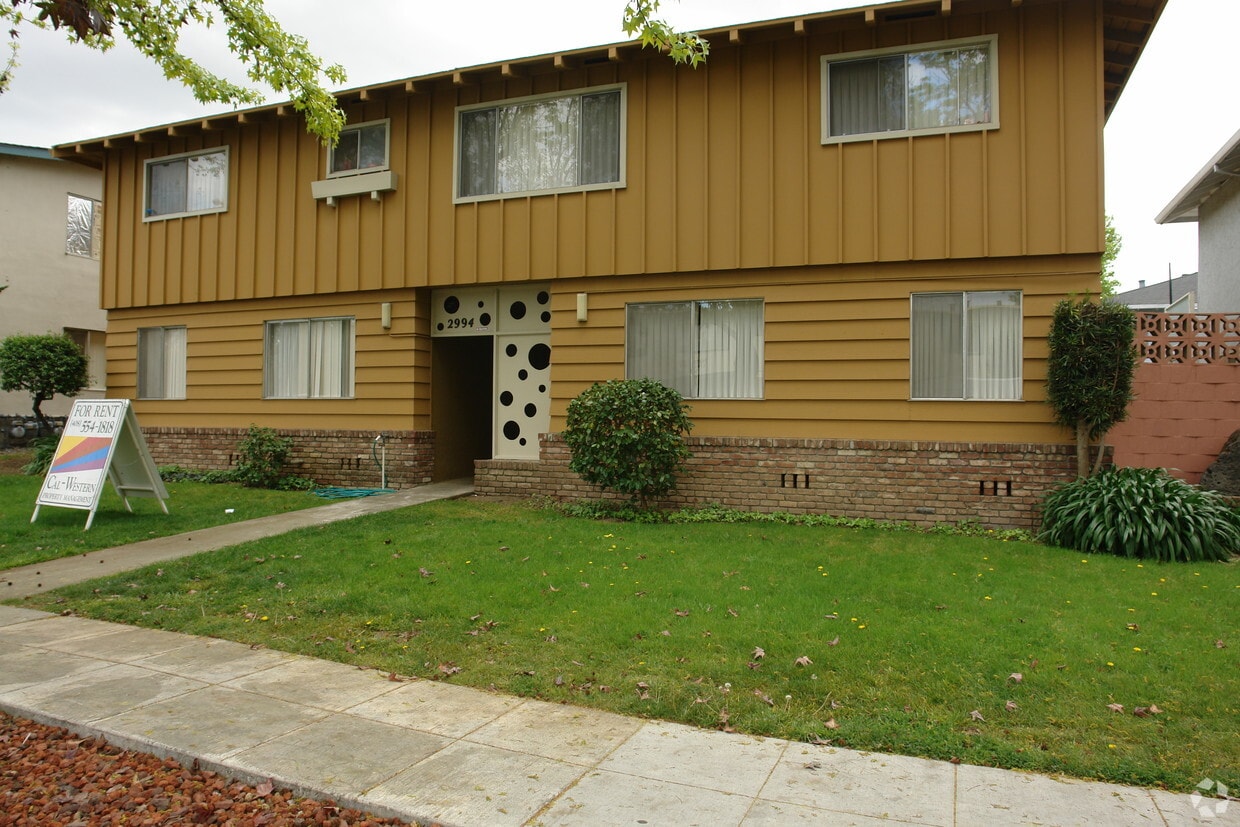 Building Photo - 2994 Huff Ave
