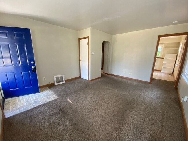 Foto del edificio - Sunny Single-Level 3BR with Oversized Yard...