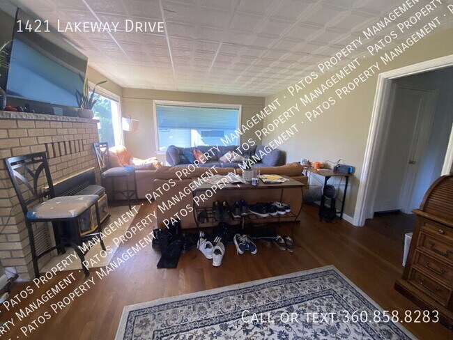 Foto del edificio - 1421 Lakeway Dr