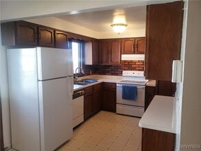 Building Photo - 2744 Woodlawn Ave