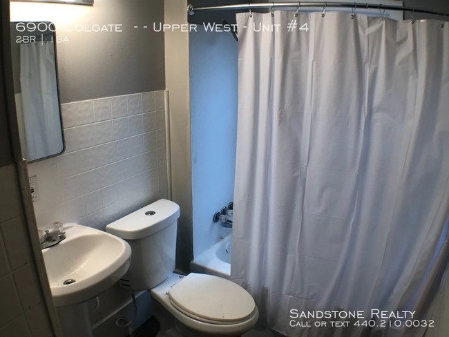 Building Photo - 2 Bedroom Apartment in a 4-suite building