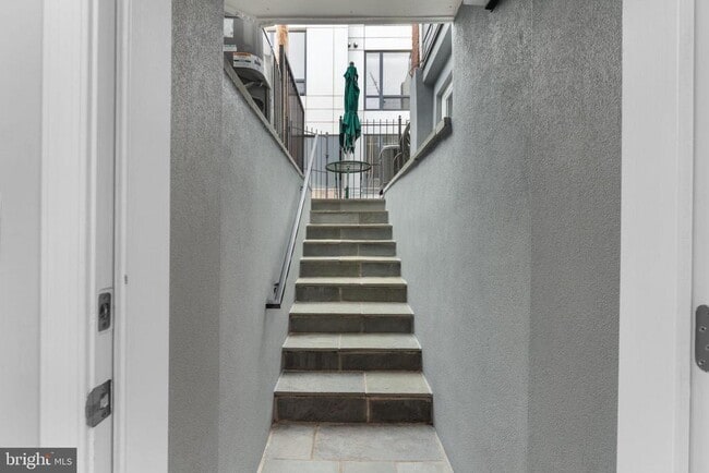 Foto del edificio - 1416 Meridian Pl NW