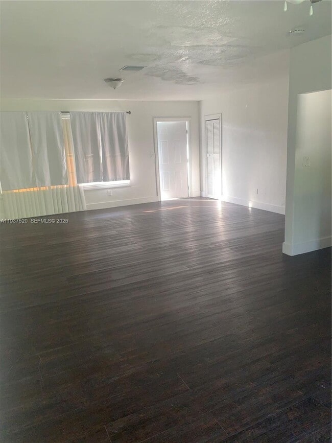 Foto del edificio - 2355 NW 207th St