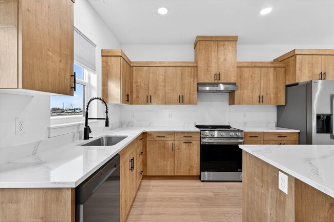 Building Photo - BRAND NEW TOWNHOME IN REXBURG WITH GARAGE