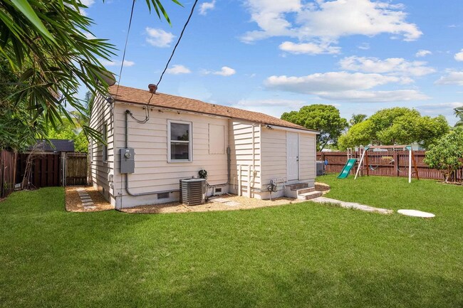 Building Photo - 735 Franklin Rd