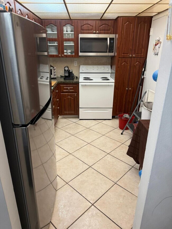 Building Photo - 1950 S Ocean Dr