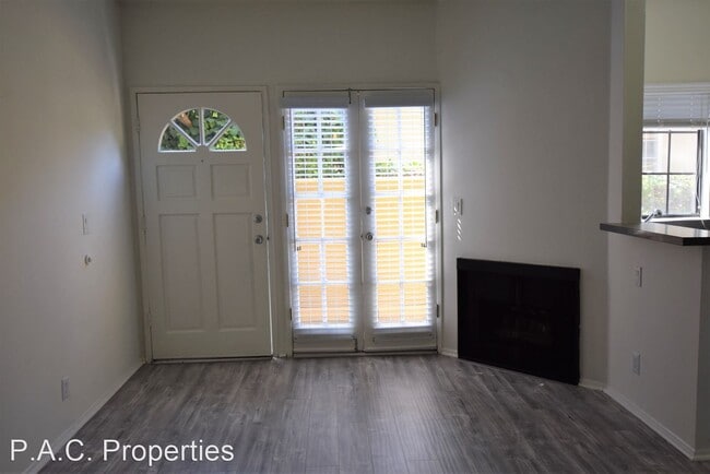 Building Photo - 1 br, 1 bath Apartment - 5744 Colfax Avenu...