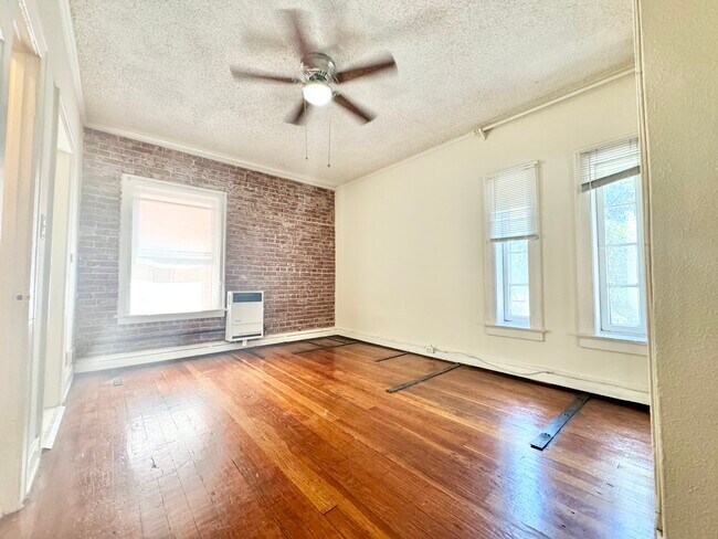 Building Photo - 532 S Coronado St