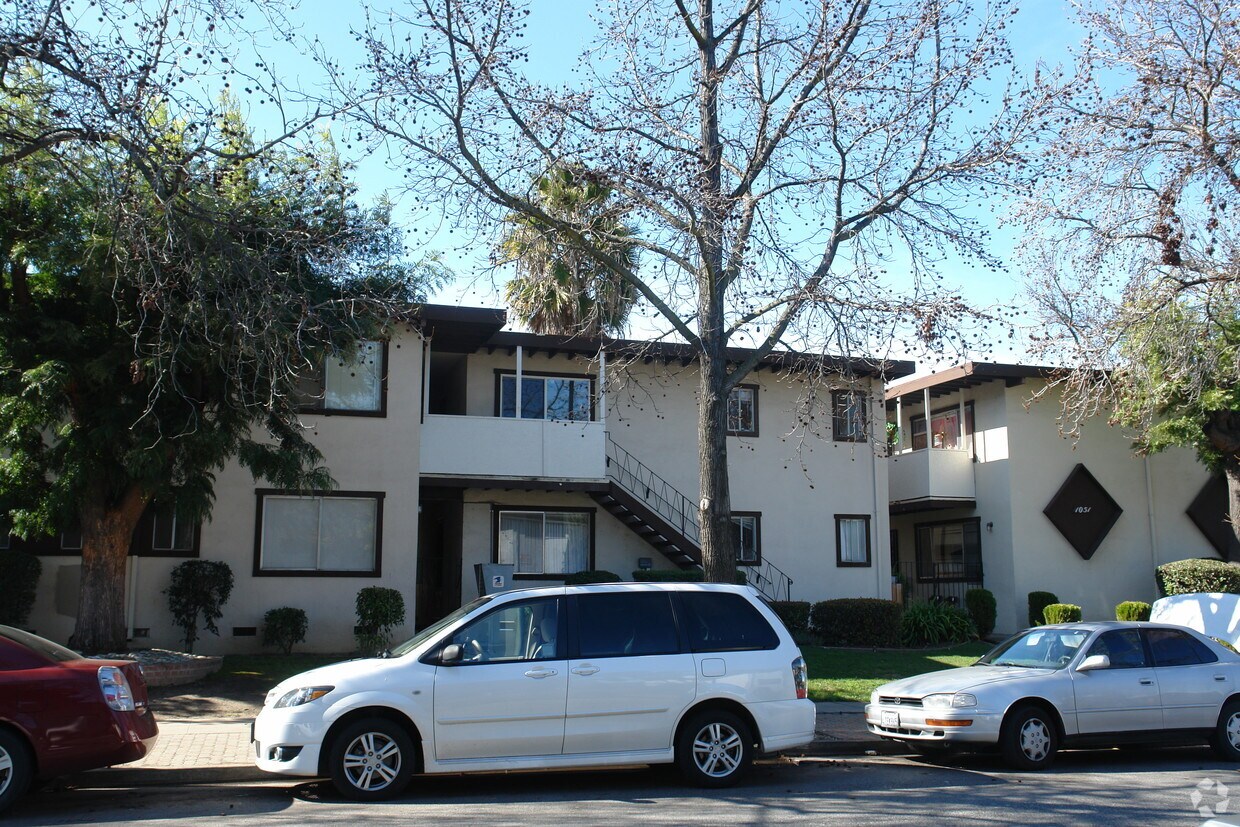 Building Photo - 1051 Roewill Dr
