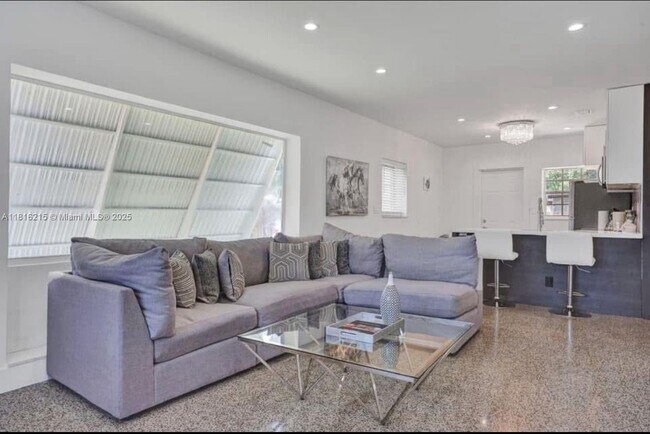 Foto del edificio - 1005 NE 16th Pl