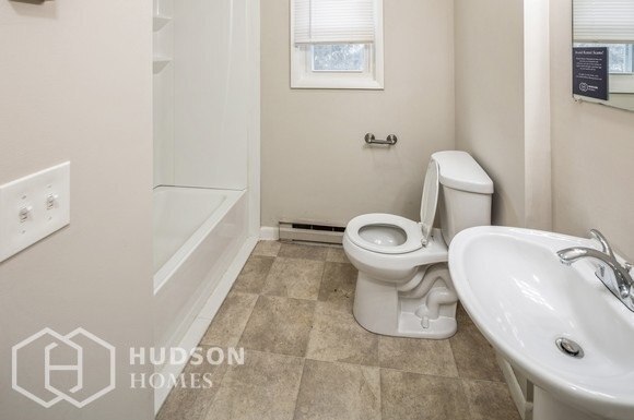 Foto del edificio - NOW AVAILABLE! 306 Lansing Avenue Unit 2, ...
