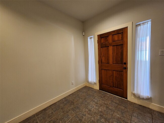 Foto del edificio - 9814 Cynthia Ann Ct