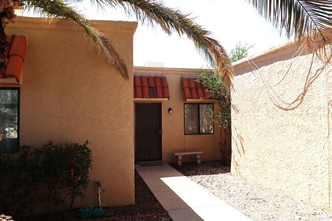 Foto del edificio - Nice Townhome
